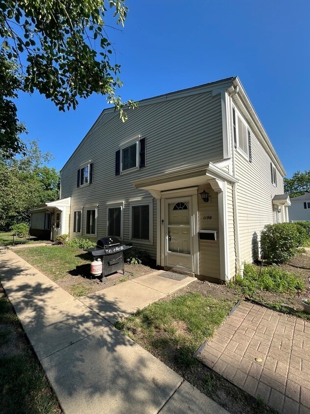 Primary Photo - 1196 Cove Dr