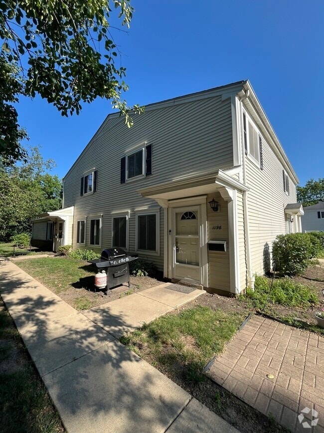 Building Photo - 1196 Cove Dr