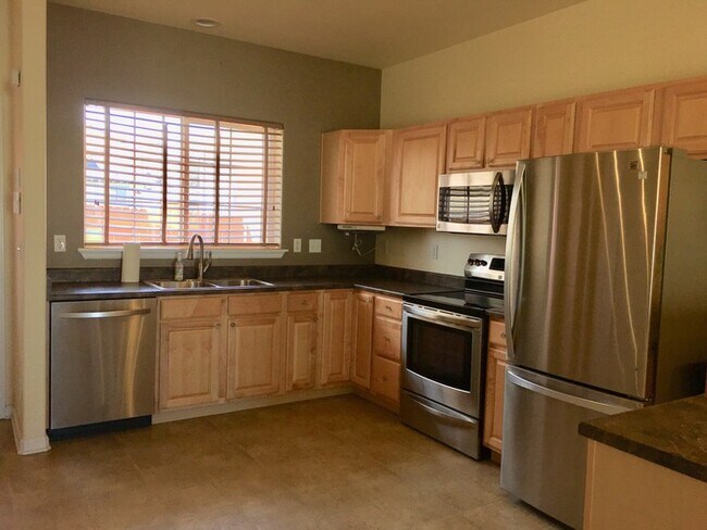 Foto del edificio - Beautiful Townhome in Lakewood