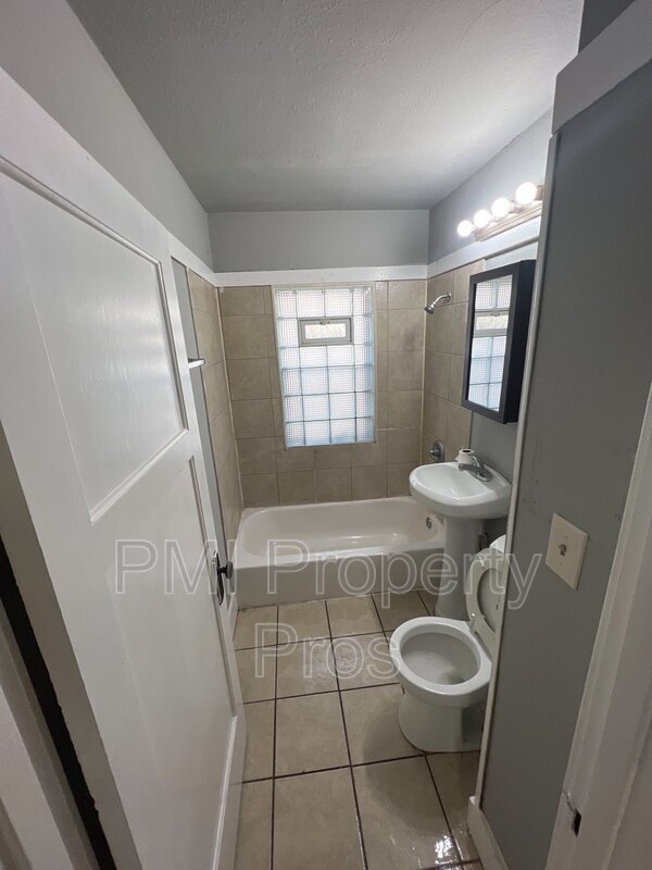 Primary Photo - 3843 N 24th Pl
