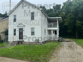 Building Photo - 906 Race Dr