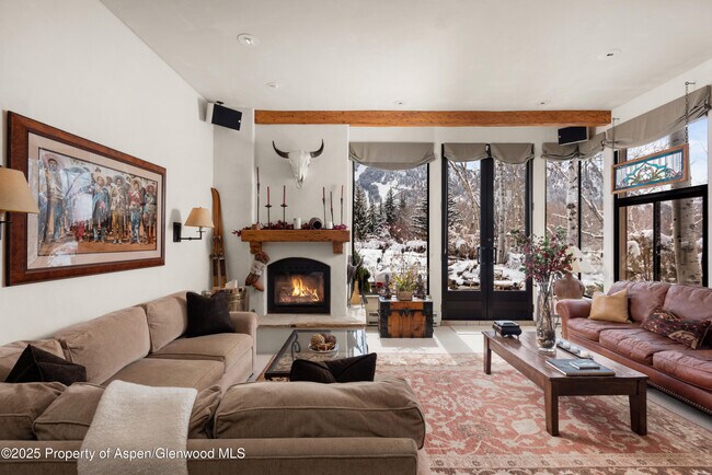 Foto del edificio - 155 Lone Pine Rd