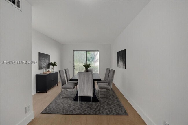 Foto del edificio - 4198 Lakeside Dr