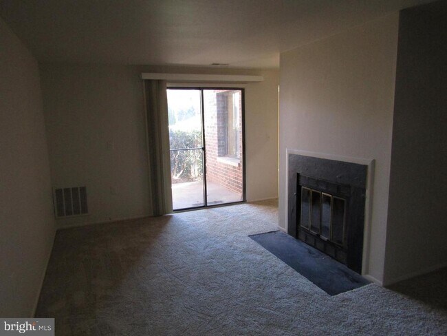 Building Photo - 18032 Chalet Dr