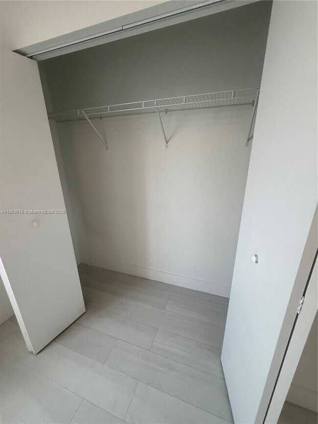 Foto del edificio - 879 E 24th St