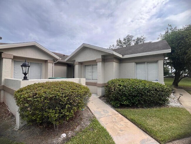Foto del edificio - 535 Azinger Cir