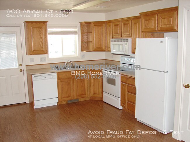 Building Photo - 3 bedroom twinhome in Trailwood Village