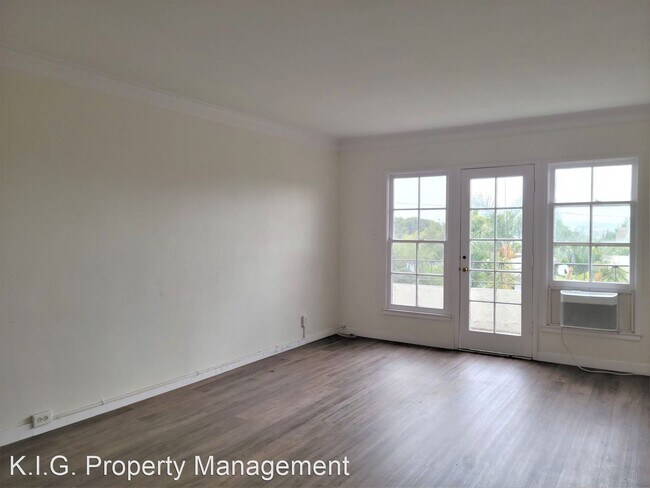 Foto del edificio - 2 br, 2 bath Apartment - 8575 Holloway Dr....