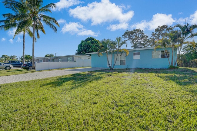 Building Photo - 1828 Maypop Rd