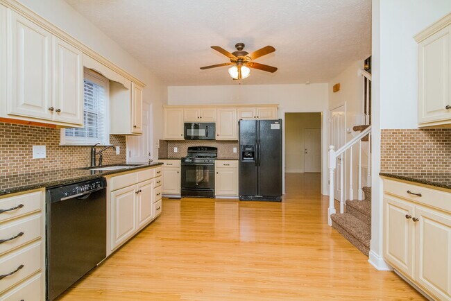 Foto del edificio - 3011 Overhill Ct