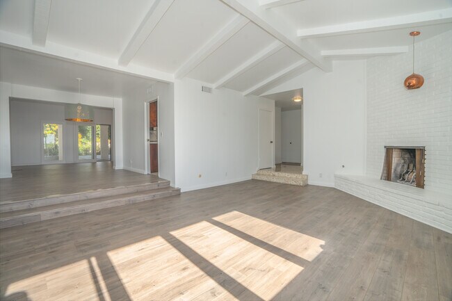Building Photo - 2333 Bronson Hill Dr