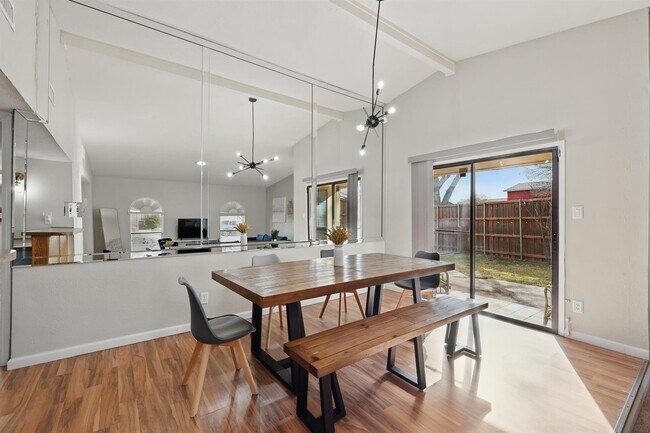 Building Photo - 3454 Livingston Ln