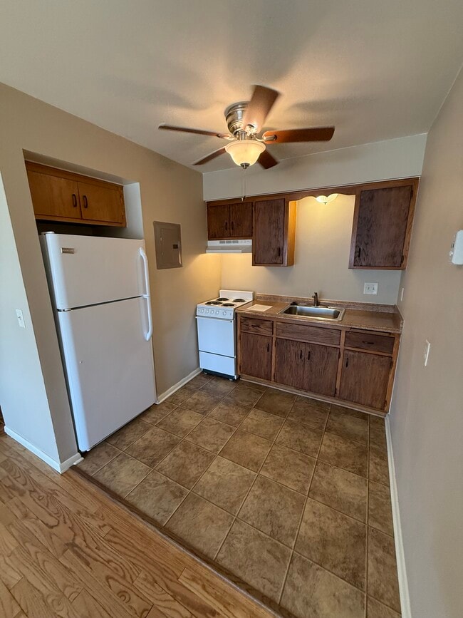 Kitchen - River Park Apartments