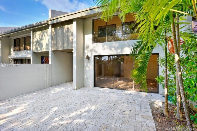 Building Photo - 7085 SW 67th Ave