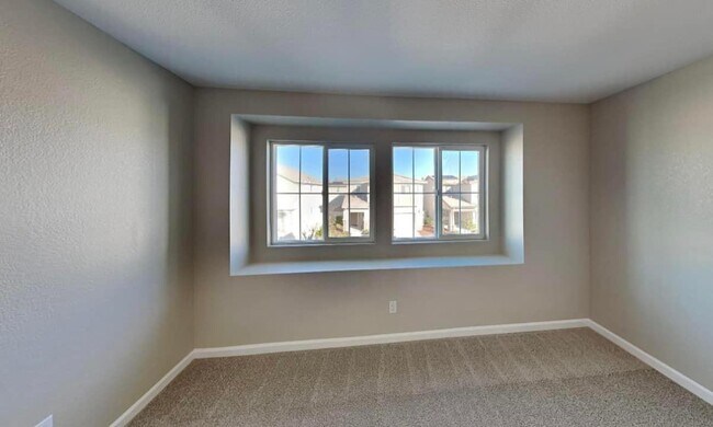 Building Photo - 3859 Roseparke Way