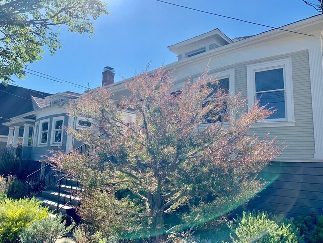 Building Photo - Advent- Low Deposit Rockridge Home W/ Beau...