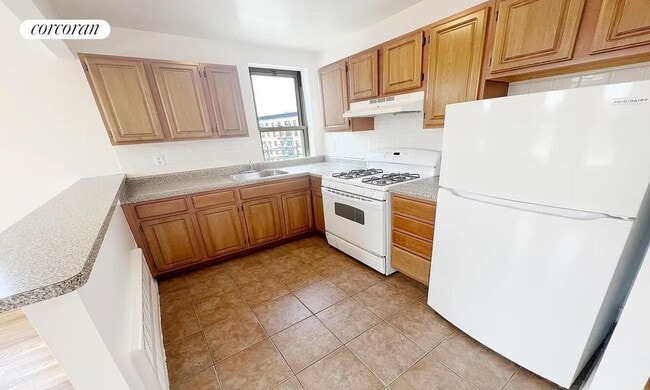 Building Photo - 824 St Nicholas Ave