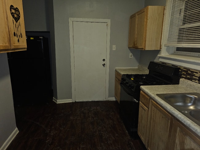 Building Photo - 7545 S May St