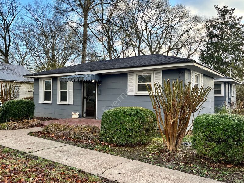 Primary Photo - 404 Lee Ave