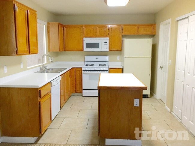 Building Photo - 2188 Alisa Maria Way