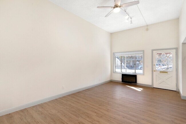 Foto del edificio - BENTON ST 1201-1203, ENCINAL AVE 1403-1413