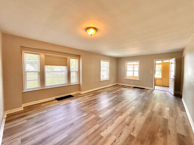 Building Photo - Three Bedroom Home in Muskegon Heights