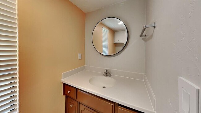 Foto del edificio - 7203 Edenborough Dr