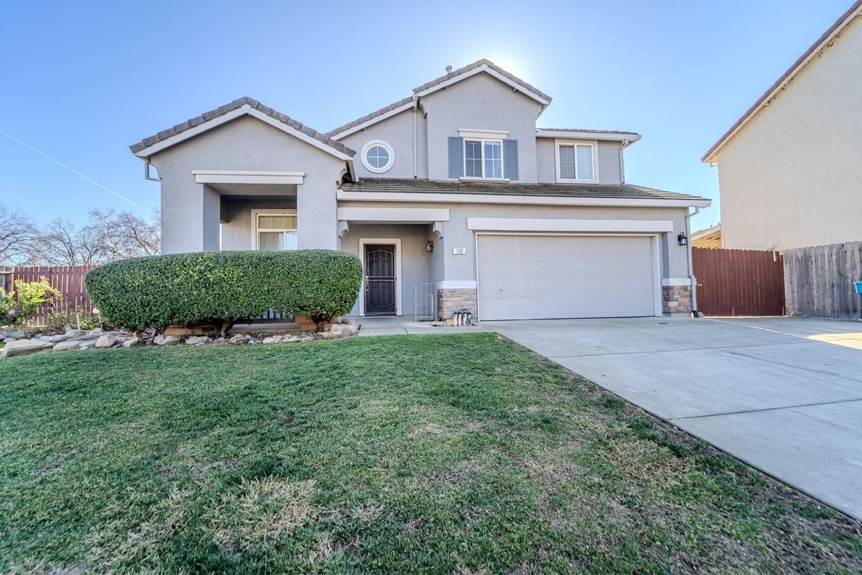 Primary Photo - ? Spacious 4-Bedroom, 2.5-Bathroom Home in...