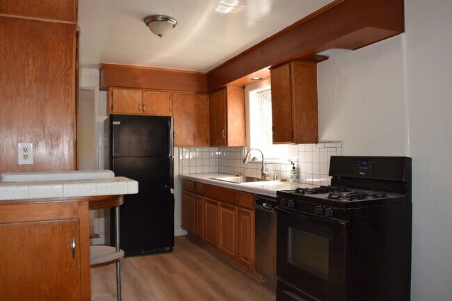 Kitchen - 1854 1/2 Silver Lake Blvd
