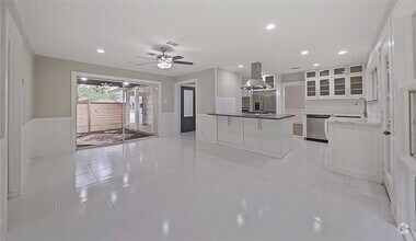 Building Photo - 5422 Lincrest Ln