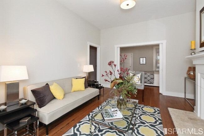 Foto del edificio - 3BR/2BA Renovated Victorian Full Floor Fla...