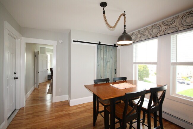 Dining - 89 Sherwood St