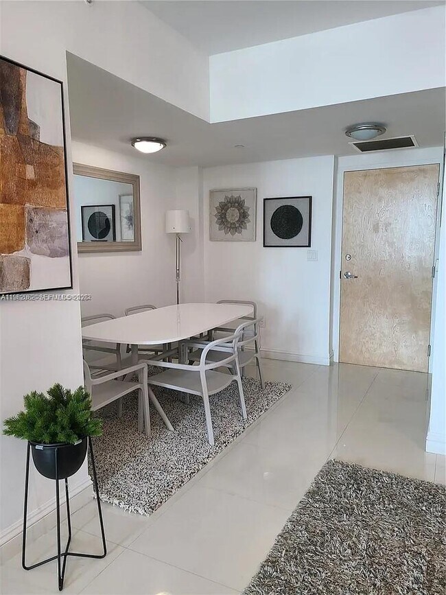 Foto del edificio - 350 S Miami Ave