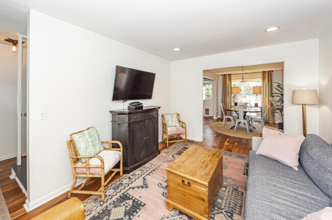 Building Photo - 955 Cottingham Dr
