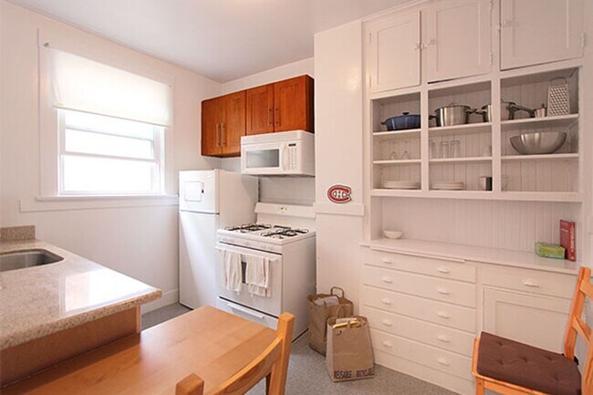 Foto del edificio - Spacious & Bright Studio, Classic SF Style, Fantastic Nob Hil Location (1219 Taylor Street #32)