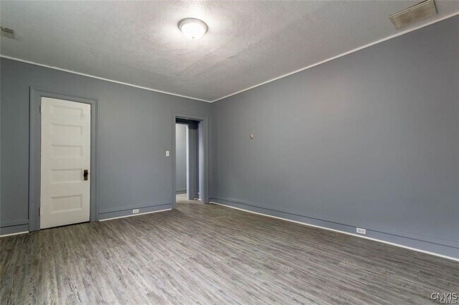 Foto del edificio - 156 Sterling St