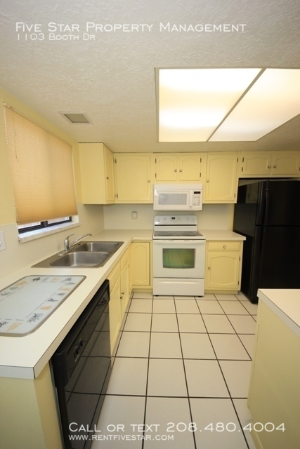 Building Photo - 1103 Booth Dr