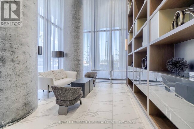 Photo du bâtiment - 950-4950 Portage Pkwy