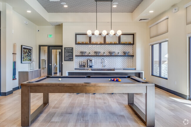 BAR CON CAFÉ, SALA DE ESTAR - Prose at Ballpark Village