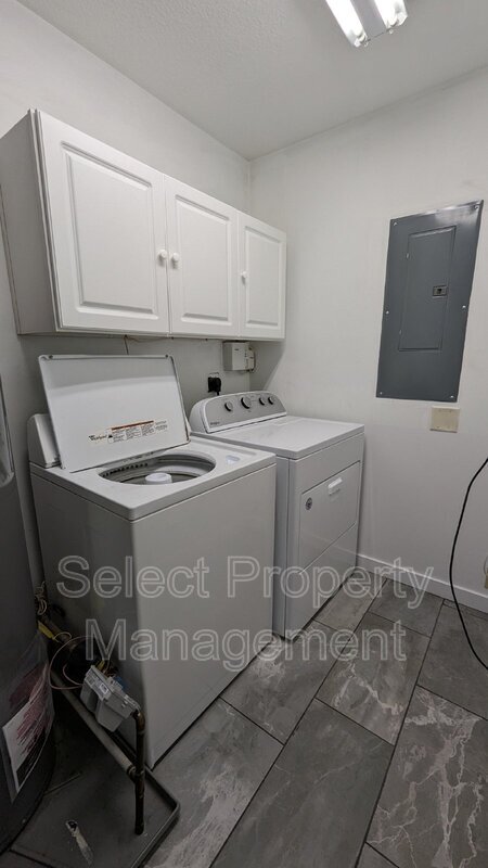 Building Photo - 4808 Tyrone Rd