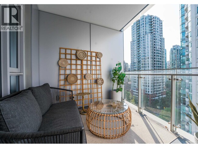 Building Photo - 885 Cambie St.