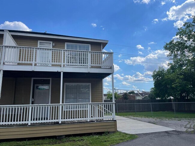 Building Photo - 5627 Val Verde St
