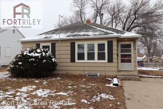 Foto del edificio - 2 br, 1 bath House - 530 W Elm St