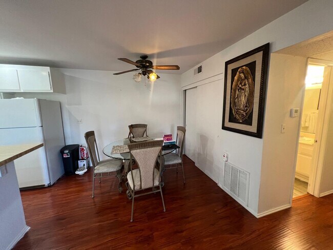 Building Photo - 25031 Peachland Ave