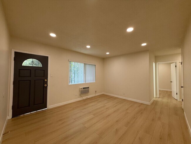 Foto del edificio - 2043 S Bedford St