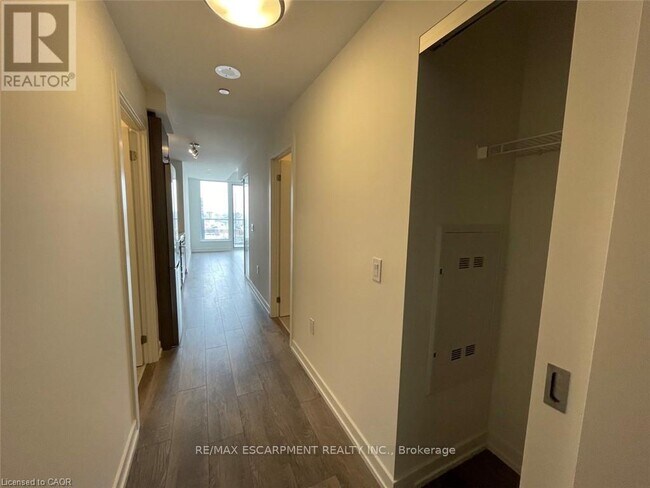 Photo du bâtiment - 15 Wellington St S