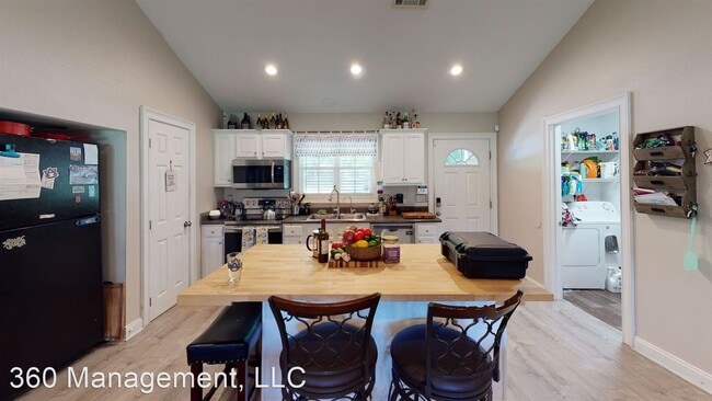 Building Photo - 4 br, 4 bath House - 802 W Longleaf Dr #47
