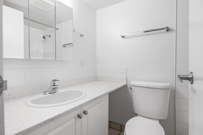 Building Photo - Central Plaza