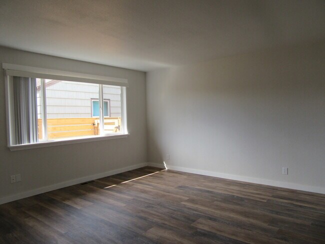 Foto del edificio - 2 bedroom 1 bath duplex in downtown Kent