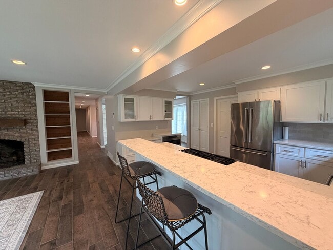Building Photo - Forest Hill Schools - executive home